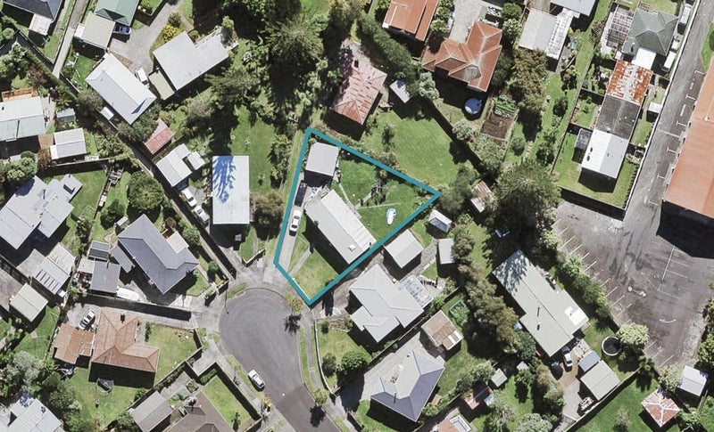 9 Denyer Place, New Lynn, Auckland - Carousel 1