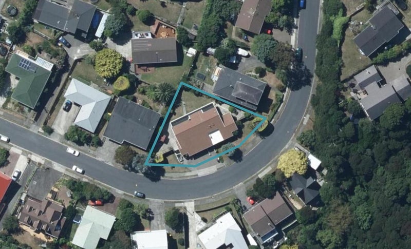 13 Kinloch Place, Papakowhai, Porirua - Carousel 1