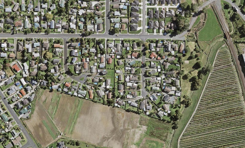 11 Lipton Grove, Opaheke, Papakura - Carousel 1