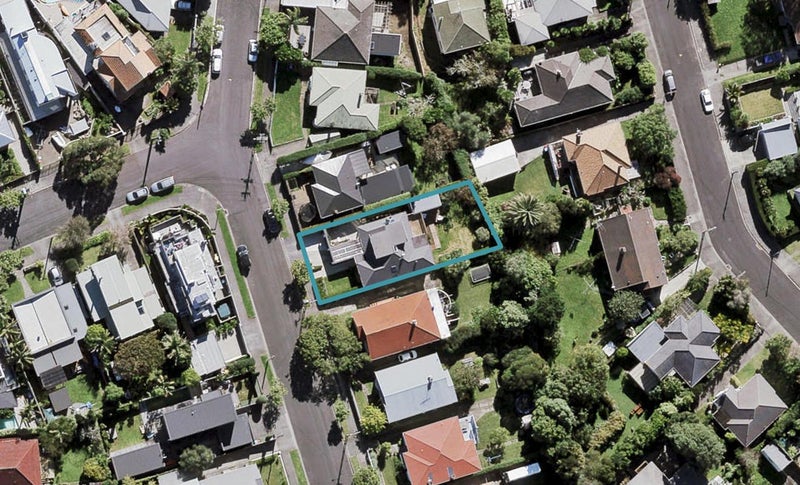 13 Westmere Park Avenue, Westmere, Auckland - Carousel 1