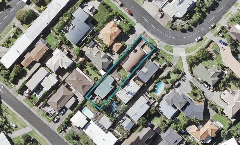 2/43 Castor Bay Road, Castor Bay, Auckland - Carousel 1