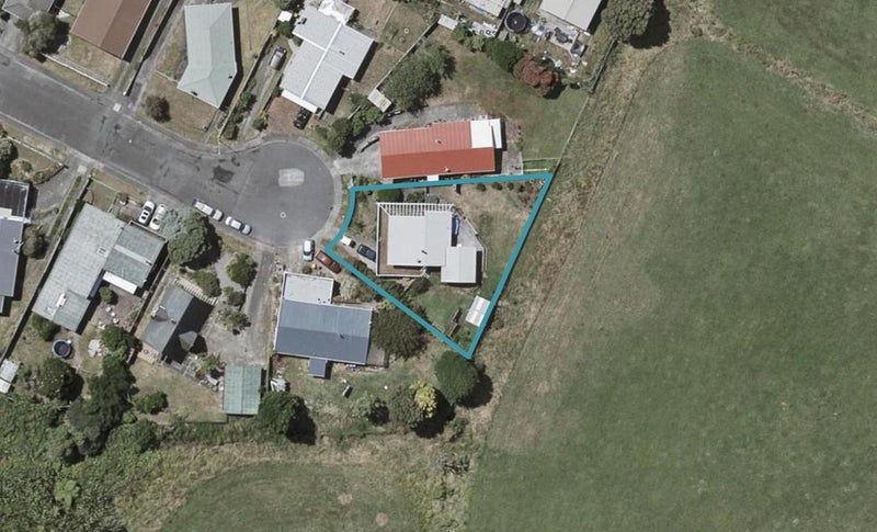 11 O'Rourke Place, Otaki Beach, Otaki - Carousel 1