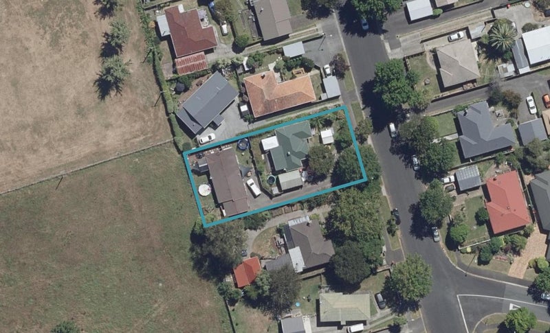 18A Flynn Road, Hillcrest, Hamilton - Carousel 1