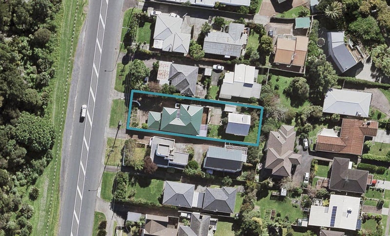 2/233 Glenfield Road, Hillcrest, Auckland - Carousel 1
