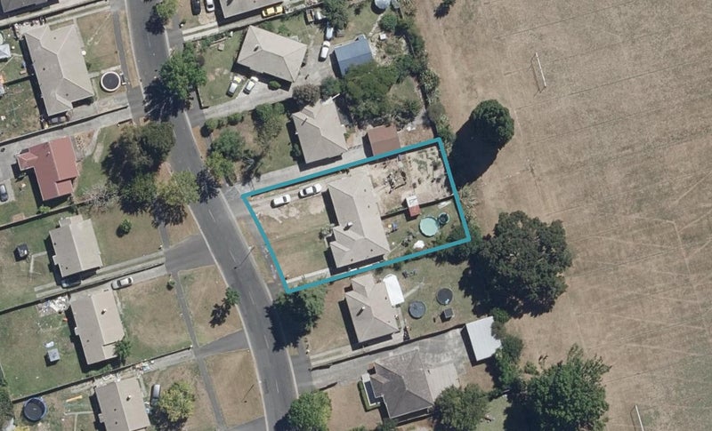 44 Sare Crescent, Fairfield, Hamilton - Carousel 1