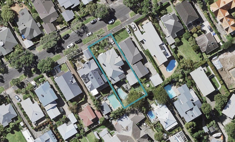 11 Ascot Avenue, Narrow Neck, Auckland - Carousel 1