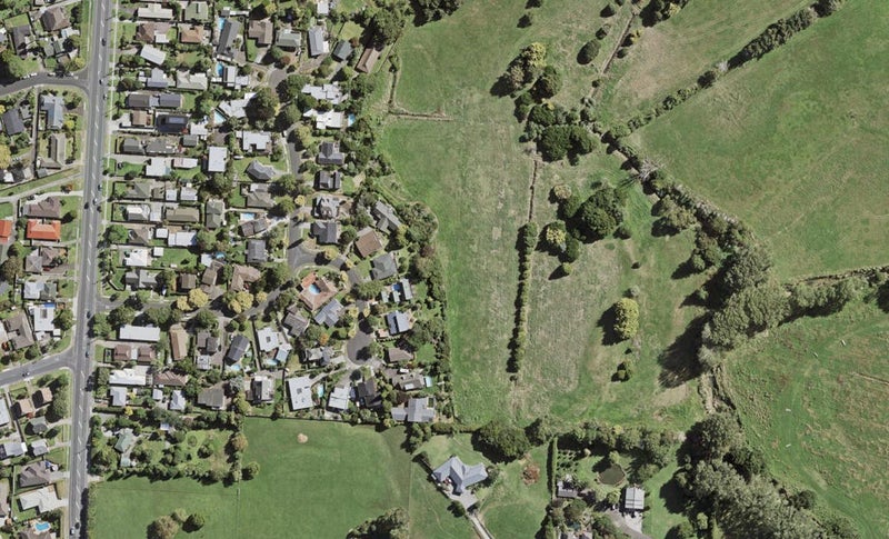 175 Otuwairoa Esplanade, Ōpaheke, Papakura - Carousel 1