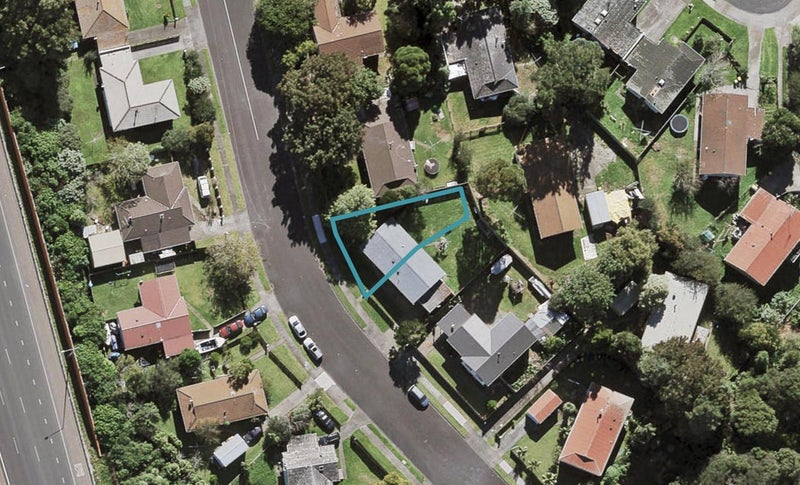 16 Holmes Drive, West Harbour, Auckland - Carousel 1