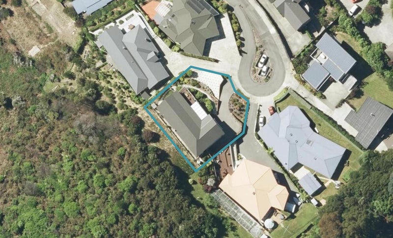 14 Moana Heights, Waikawa, Picton - Carousel 1