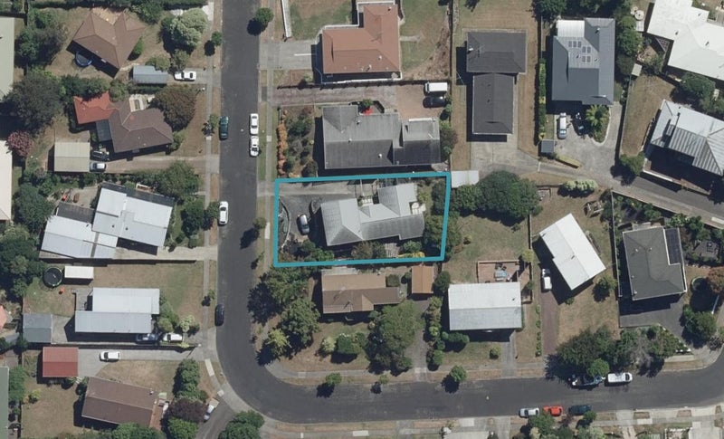 30 Gilbass Avenue, Hamilton Lake, Hamilton - Carousel 1
