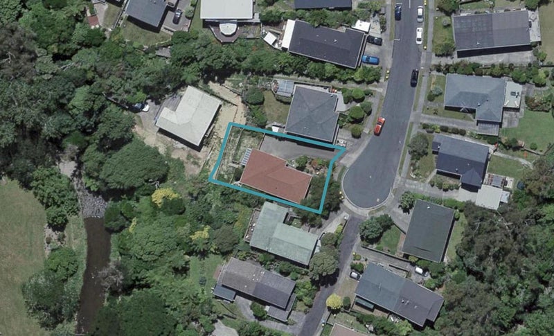 122 Taylor Terrace, Tawa, Wellington - Carousel 1