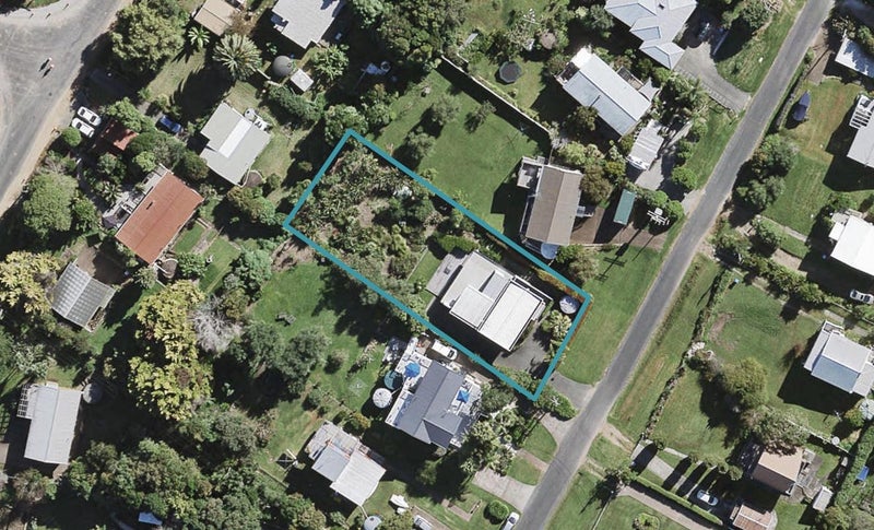 19 Kiwi Street, Oneroa, Waiheke Island - Carousel 1