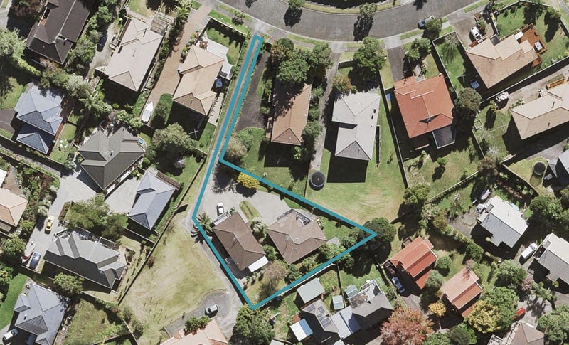2/10 Chedworth Drive, Glenfield, Auckland - Carousel 1