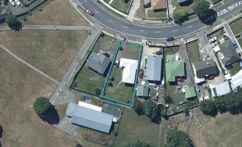 18 Driver Crescent, Cannons Creek, Porirua - Carousel 1