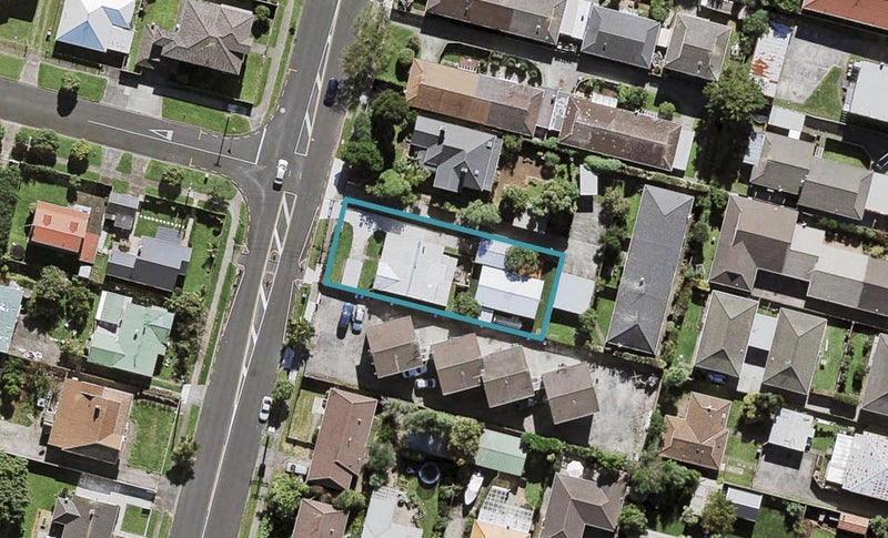 52 Fowlds Avenue, Sandringham, Auckland - Carousel 1
