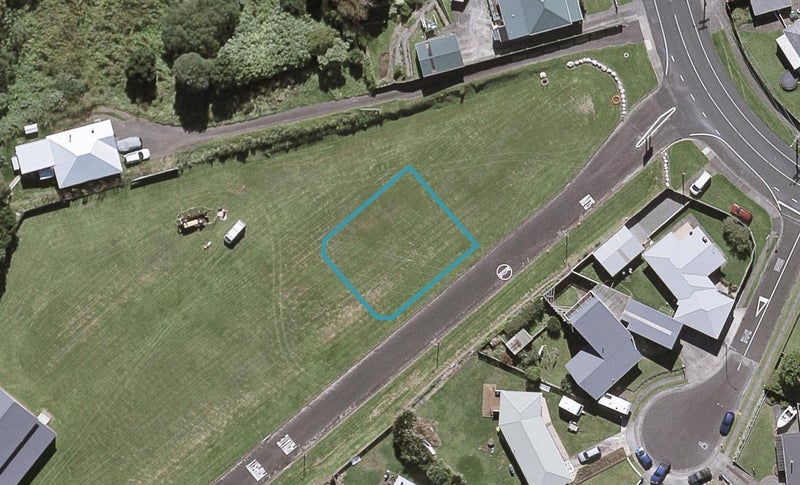 6 Manakohi Street, Spotswood, New Plymouth - Carousel 1