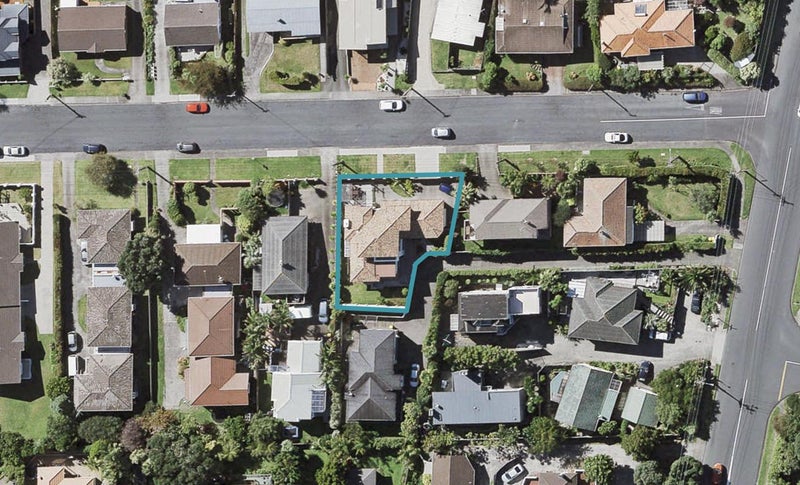 2/2 Richards Avenue, Forrest Hill, Auckland - Carousel 1