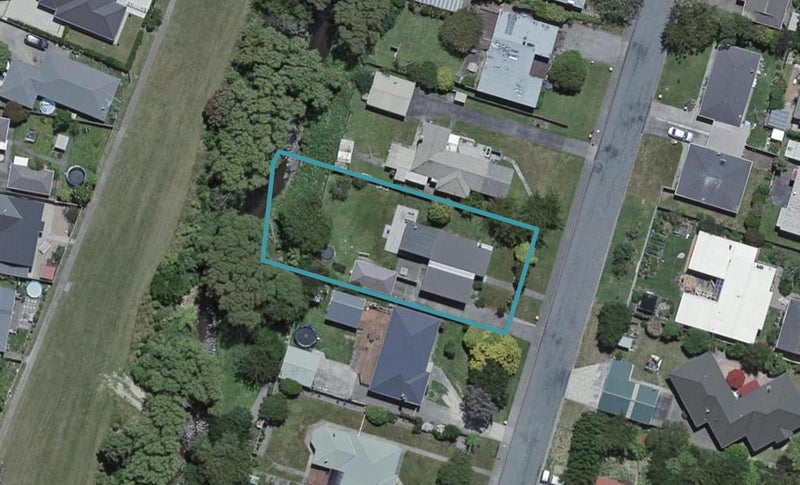 11 Rossiter Street, Tawa, Wellington - Carousel 1