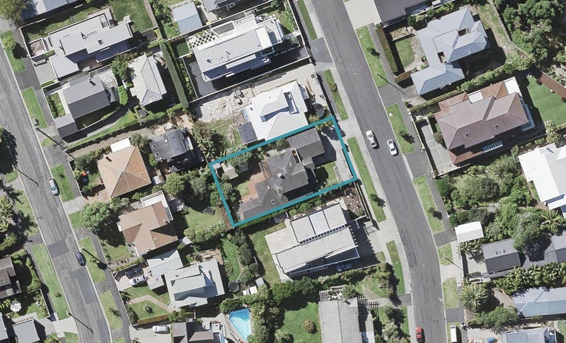 5 Hamana Street, Narrow Neck, Auckland - Carousel 1