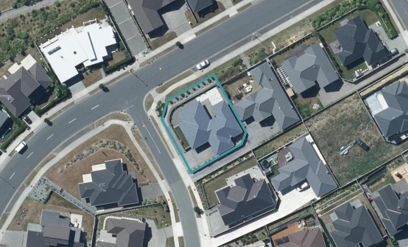 1 Margaret Shields Avenue, Aotea, Porirua - Carousel 1