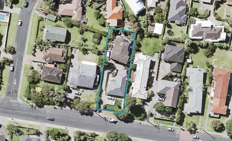 2/625 Beach Road, Rothesay Bay, Auckland - Carousel 1