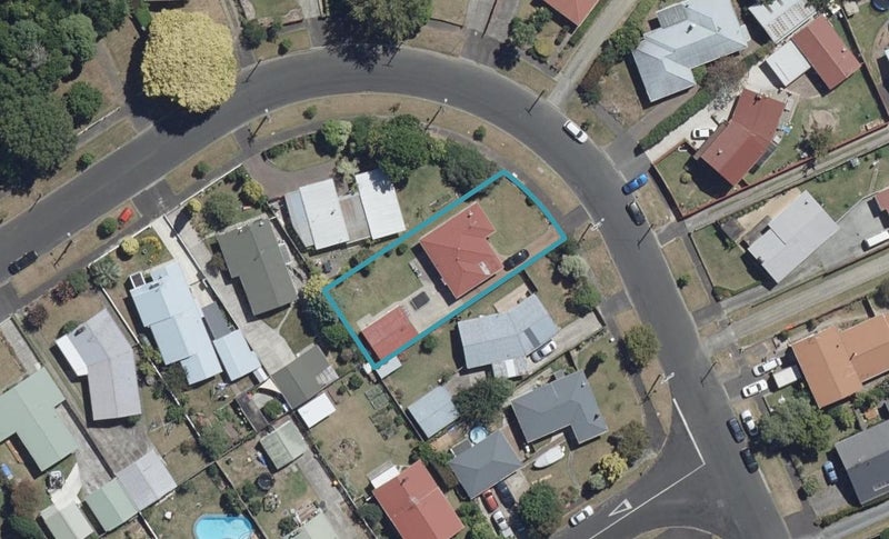 108 Fitzroy Avenue, Fitzroy, Hamilton - Carousel 1