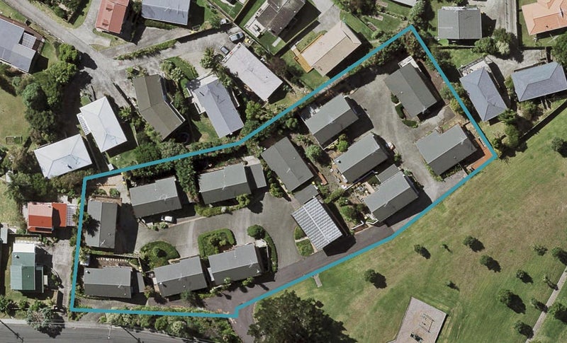 13/76 Target Road, Totara Vale, Auckland - Carousel 1
