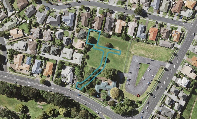 8 Huaota Place, Botany Downs, Auckland - Carousel 1