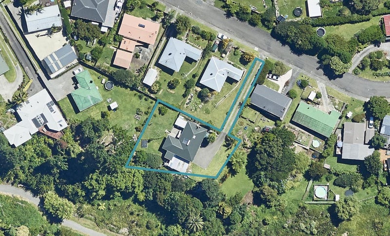 13 Clifton Terrace, Brookfield, Tauranga - Carousel 1
