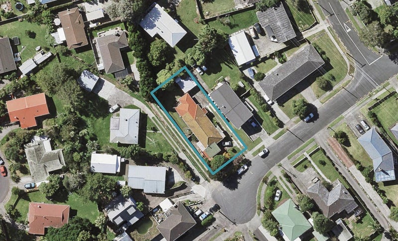 2/35 Aurea Avenue, Pakuranga, Auckland - Carousel 1
