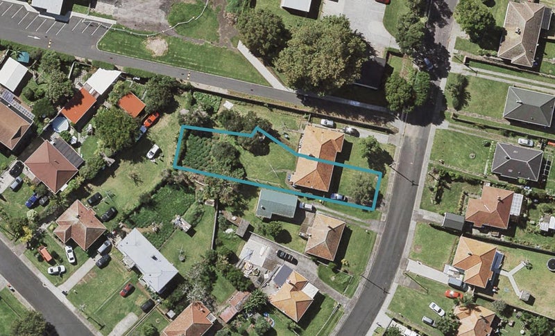 5 Benghazi Road, Panmure, Auckland - Carousel 1