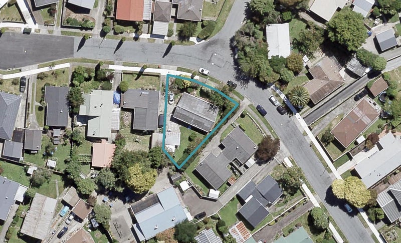 11 Denver Grove, Totara Park, Upper Hutt - Carousel 1