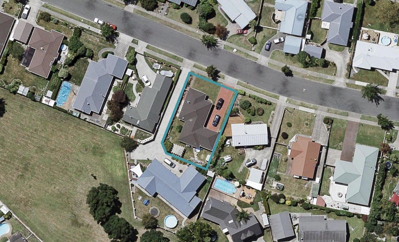 11 Whiting Crescent, Greenmeadows, Napier - Carousel 1