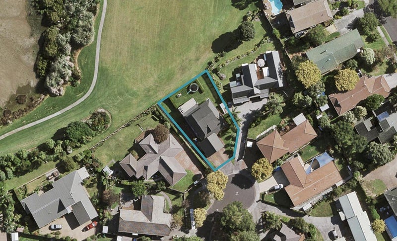 8 Neralee Court, Conifer Grove, Takanini - Carousel 1