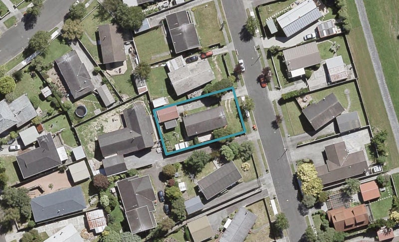 7 Memphis Grove, Totara Park, Upper Hutt - Carousel 1