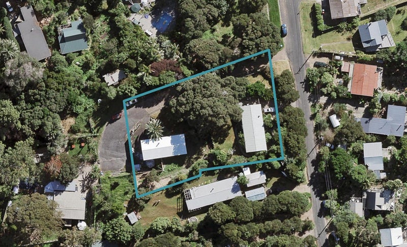 7 Albert Crescent, Ostend, Waiheke Island - Carousel 1