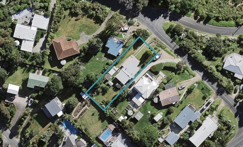8 Coromandel Road, Oneroa, Waiheke Island - Carousel 1