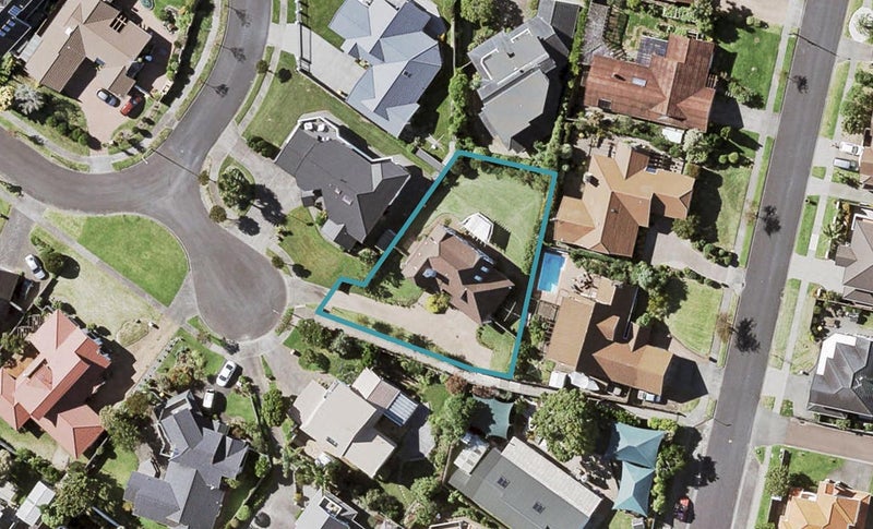 14 Gillard Place, Eastern Beach, Auckland - Carousel 1