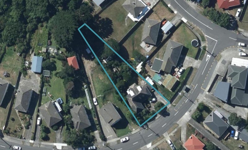 4 Pikarere Street, Titahi Bay, Porirua - Carousel 1