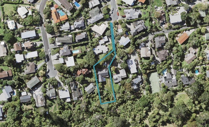 9 Cloverly Crescent, Campbells Bay, Auckland - Carousel 1