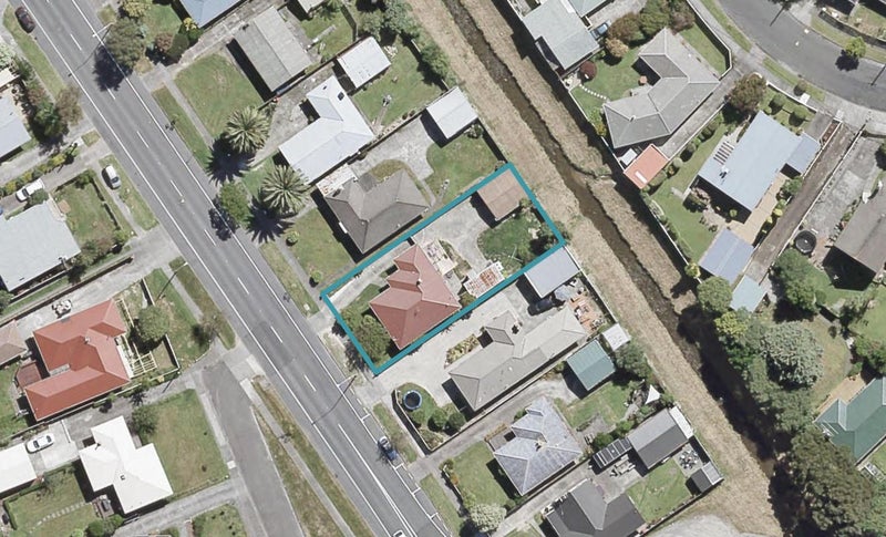 33 Stokes Valley Road, Stokes Valley, Lower Hutt - Carousel 1