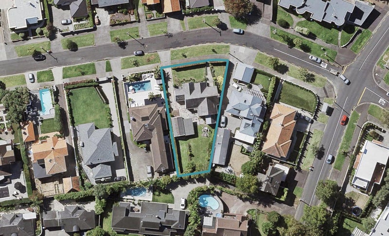 13 Codrington Crescent, Mission Bay, Auckland - Carousel 1