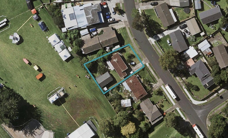 18 Sandrine Avenue, Clover Park, Auckland - Carousel 1