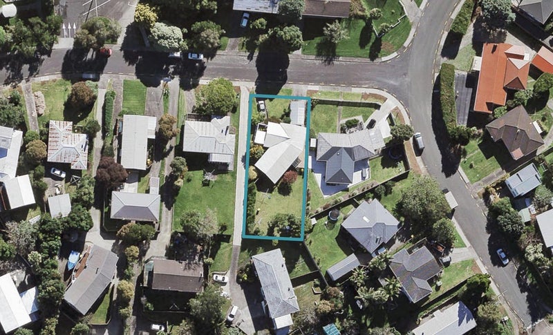 4 Segedin Place, Glenfield, Auckland - Carousel 1
