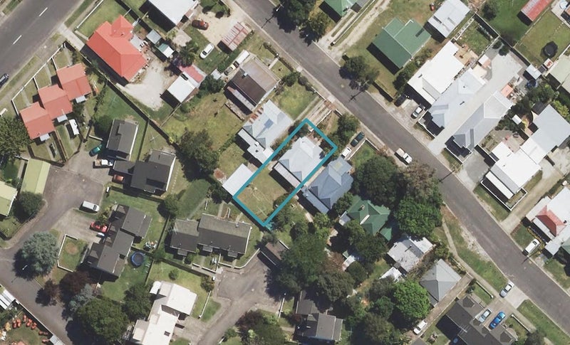 16 Berry Street, Gisborne - Carousel 1