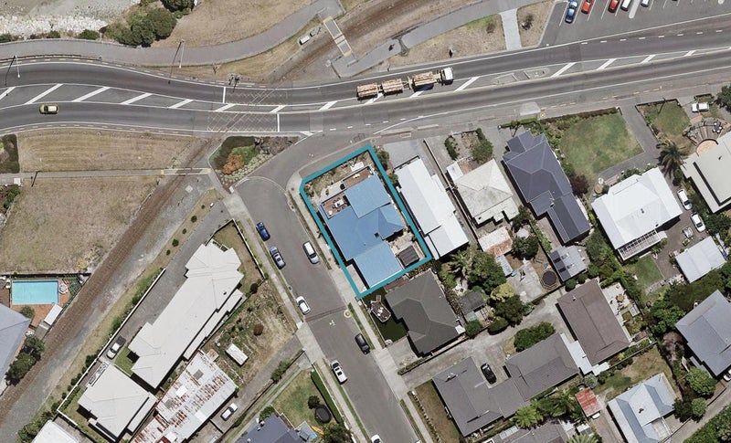8 Breakwater Road, Bluff Hill, Napier - Carousel 1