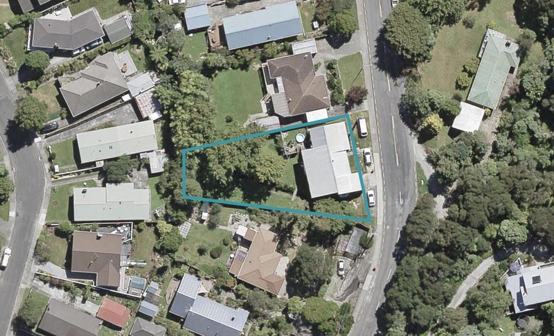 26 Blue Mountains Road, Silverstream, Upper Hutt - Carousel 1