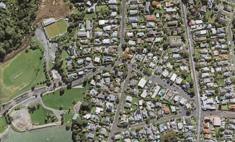 2/2 Council Terrace, Northcote Point, Auckland - Carousel 1