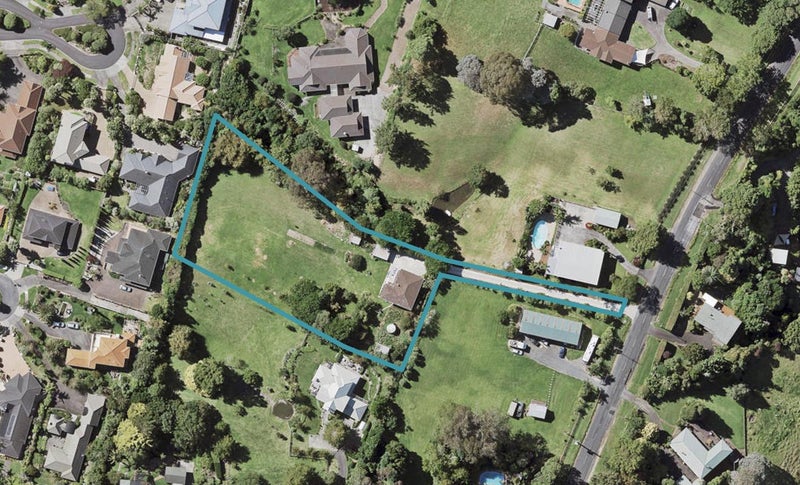 348 Point View Drive, Shamrock Park, Auckland - Carousel 1