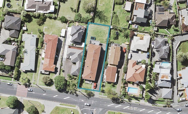 3/613 Beach Road, Rothesay Bay, Auckland - Carousel 1